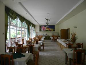 Restaurace v ubytování Fala1 Ośrodek Wypoczynkowy