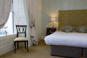 Voodi või voodid majutusasutuse The Listowel Arms Hotel toas