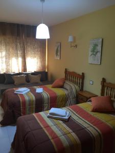 Ένα ή περισσότερα κρεβάτια σε δωμάτιο στο Hostal Asador La Montaña