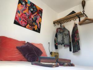 A seating area at Studio "MOSAICO" WITH PARKING, AIR CONDITIONER, POOL, FIBRE OPTIC 600mb INCLUDED