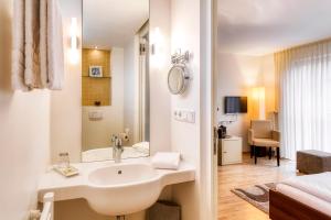 TV a/nebo společenská místnost v ubytování Hotel F-RITZ