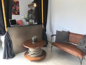 A seating area at Studio "MOSAICO" WITH PARKING, AIR CONDITIONER, POOL, FIBRE OPTIC 600mb INCLUDED