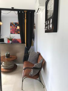 A seating area at Studio "MOSAICO" WITH PARKING, AIR CONDITIONER, POOL, FIBRE OPTIC 600mb INCLUDED