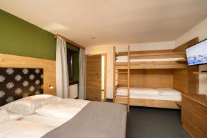 Łóżko lub łóżka w pokoju w obiekcie Gurglhof Apartmenthaus