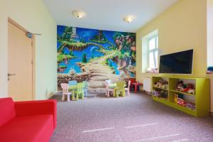 Telewizja i/lub zestaw kina domowego w obiekcie Hotel *** NAT Krynica Zdrój