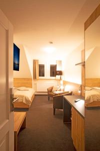 Postel nebo postele na pokoji v ubytování Hotel & Gutsgasthaus Köberle