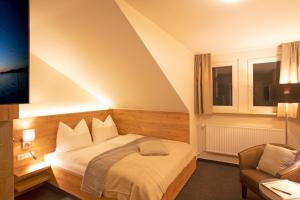 Postel nebo postele na pokoji v ubytování Hotel & Gutsgasthaus Köberle