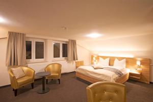 Postel nebo postele na pokoji v ubytování Hotel & Gutsgasthaus Köberle