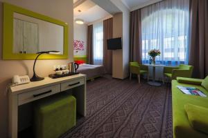 Telewizja i/lub zestaw kina domowego w obiekcie Hotel *** NAT Krynica Zdrój