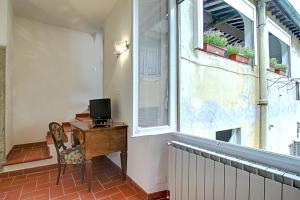 Televízia a/alebo spoločenská miestnosť v ubytovaní Florence Rental
