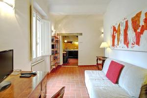 Televízia a/alebo spoločenská miestnosť v ubytovaní Florence Rental