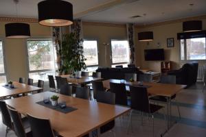 En restaurang eller annat matställe på Solviken Tranås Hostel