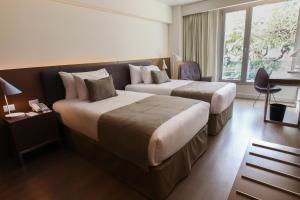 Llit o llits en una habitació de Dazzler by Wyndham Lima San Isidro