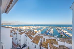 Zdjęcie z galerii obiektu Puerto Banus Penthouse With Panoramic Sea Views w Marbelli