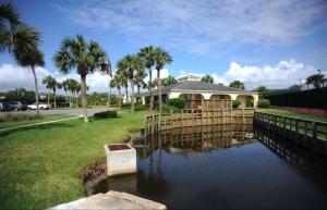 Galeriebild der Unterkunft Ocean Life Beach Condo - Only Steps to the Beach in Saint Augustine Beach