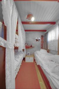 Postel nebo postele na pokoji v ubytování Marytun Cabins