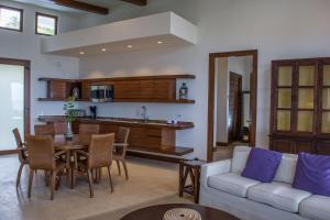 Kuhinja oz. manjša kuhinja v nastanitvi Las Verandas Hotel & Villas