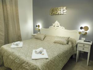 a bedroom with a bed with two towels on it at Rio Groppo Guesthouse in Manarola
