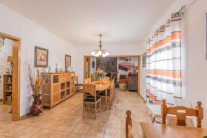 a kitchen and dining room with a table and chairs at Quinta Vita - Vila Limao in Almancil