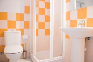 A bathroom at ALOJAMIENTO EN SEVILLA-TRIANA