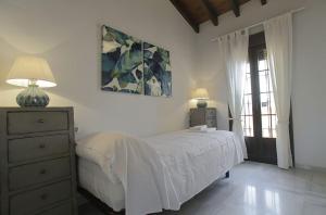 A bed or beds in a room at ALOJAMIENTO EN SEVILLA-TRIANA