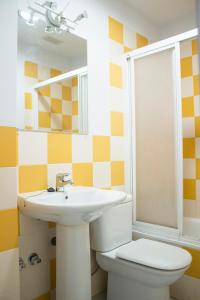 A bathroom at ALOJAMIENTO EN SEVILLA-TRIANA
