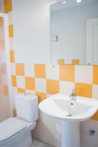 A bathroom at ALOJAMIENTO EN SEVILLA-TRIANA