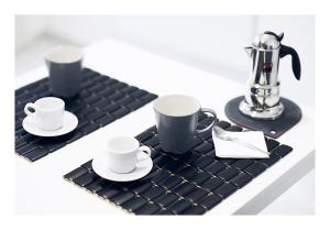 Comodidades para chá e café em Taking a WALK in the beating HEART of NAVIGLI
