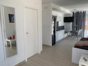 TV a/nebo společenská místnost v ubytování Modern Apartments Day