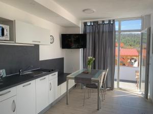 Kuchyň nebo kuchyňský kout v ubytování Modern Apartments Day