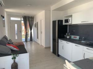 Kuchyň nebo kuchyňský kout v ubytování Modern Apartments Day