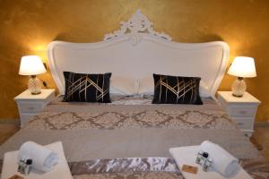 a bedroom with a large bed with two lamps at Rio Groppo Guesthouse in Manarola