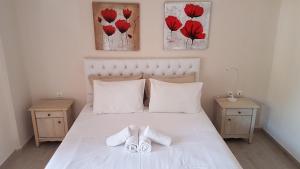 Rúm í herbergi á Evridiki Hotel