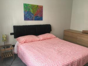 Кровать или кровати в номере Wendy's apartment