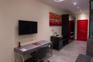 TV a/nebo společenská místnost v ubytování The Francis Hotel