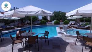 Sundlaugin á Evridiki Hotel eða í nágrenninu