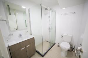 A bathroom at Bor Apartment