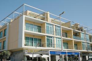 an apartment building with a balcony on top of it at Marisol Ocean View in Praia da Barra