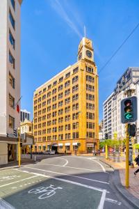 een geel gebouw met een klokkentoren erop bij Studio 5E in Wellington