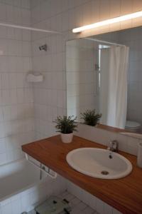 Salle de bains dans l'établissement Casa con encanto y jardín amplio en Cadaqués