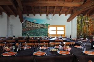 En restaurang eller annat matställe på Posada Hoyos de Iregua