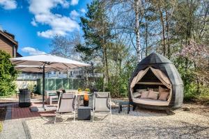 a iguana tent with chairs and a table and an umbrella at Hotel & Living Am Wartturm in Speyer