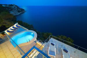 The swimming pool at or close to Villa Bombon