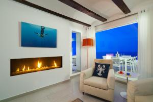 A seating area at Villa Bombon