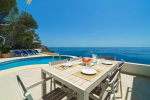 The swimming pool at or close to Villa Bombon