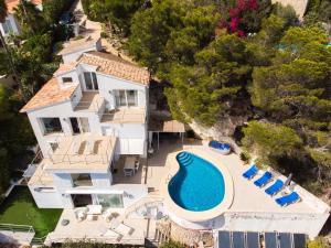 The swimming pool at or close to Villa Bombon