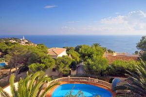 The swimming pool at or close to Casa Resa