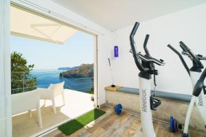 The fitness centre and/or fitness facilities at Villa Bombon