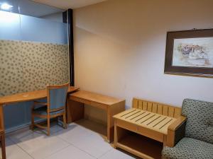 Ein Sitzbereich in der Unterkunft Hotel Centre Point Tampin