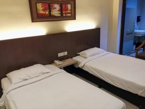 Ein Bett oder Betten in einem Zimmer der Unterkunft Hotel Centre Point Tampin
